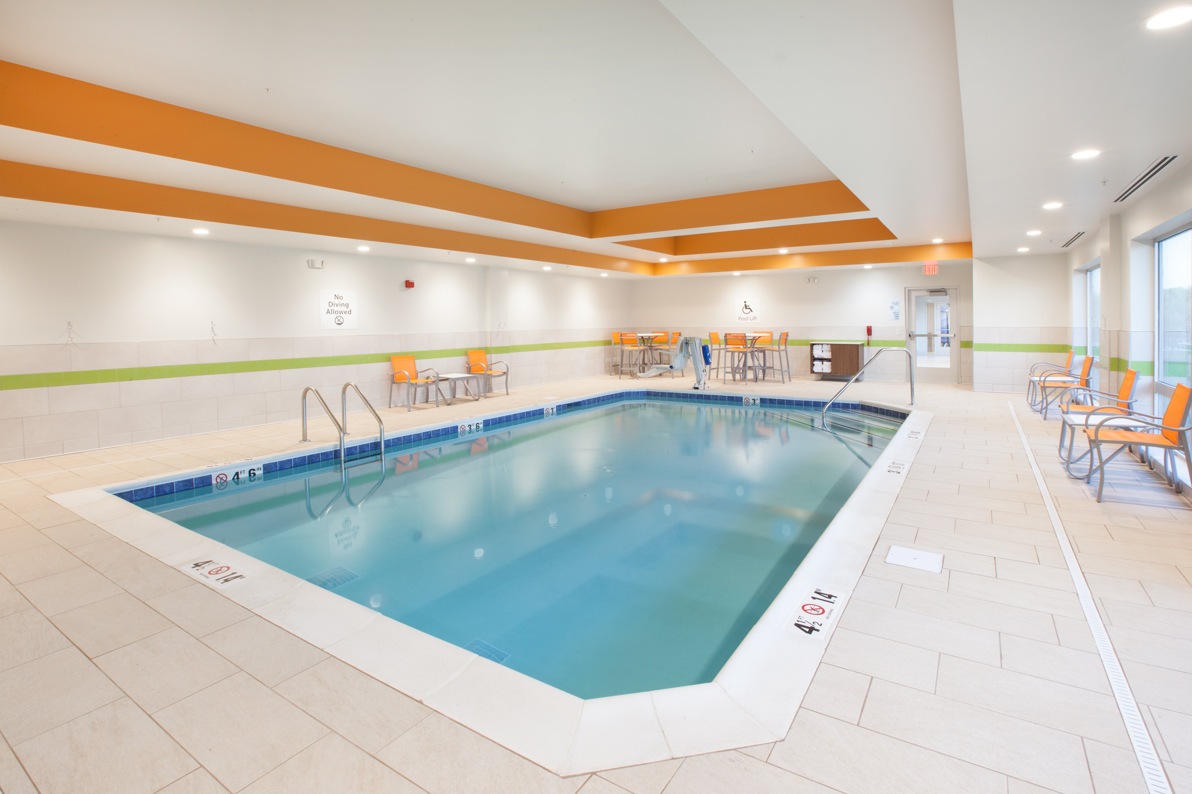 HOLIDAY INN EXPRESS & SUITES INDIANAPOLIS NE - NOBLESVILLE 34/66