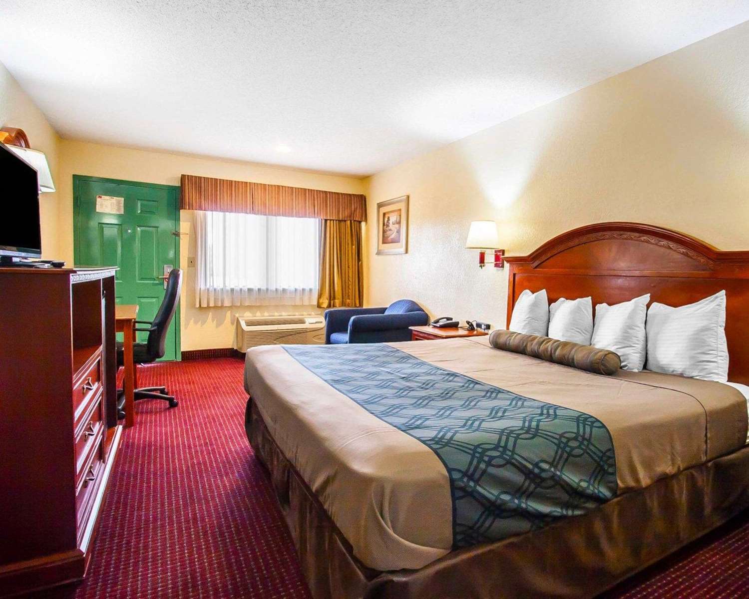 1 King Bed - Non-Smoking, Micfridge