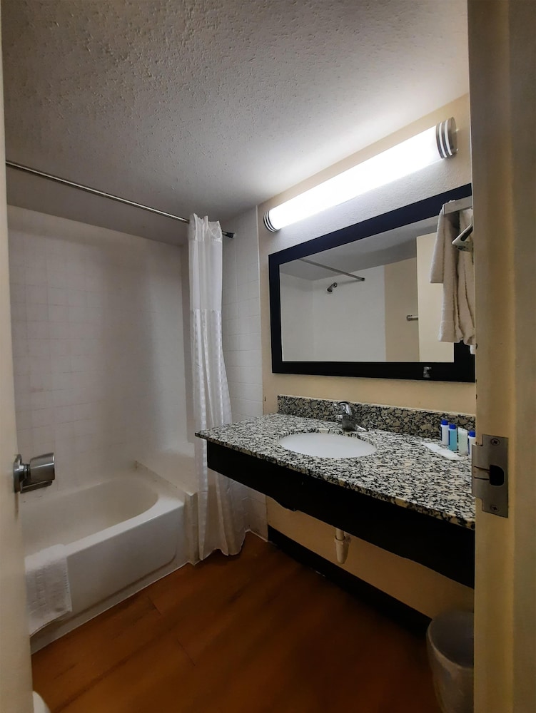 Americas Best Value Inn Moline 41/41