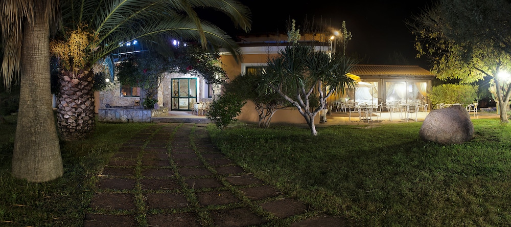 Montiruju Hotel 46/50