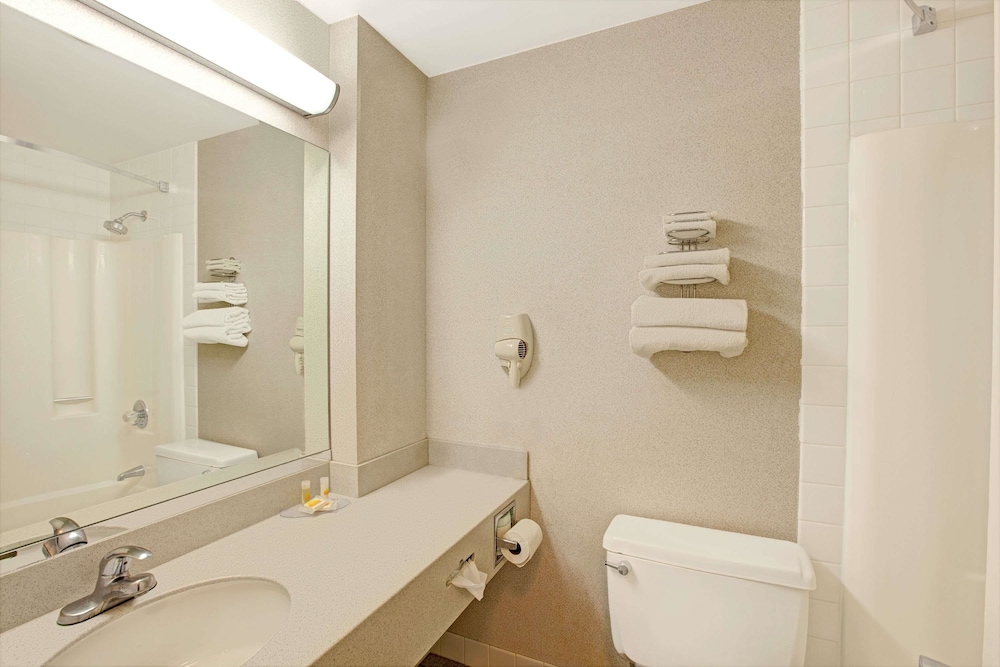 Days Inn By Wyndham Parsippany 2/23