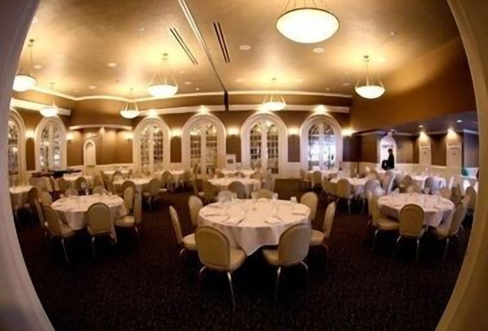 The Sterling Hotel 45/56