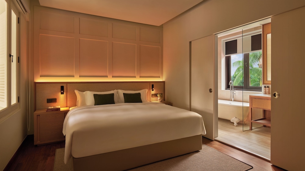 SUITE, LIVING AREA, TERRACE