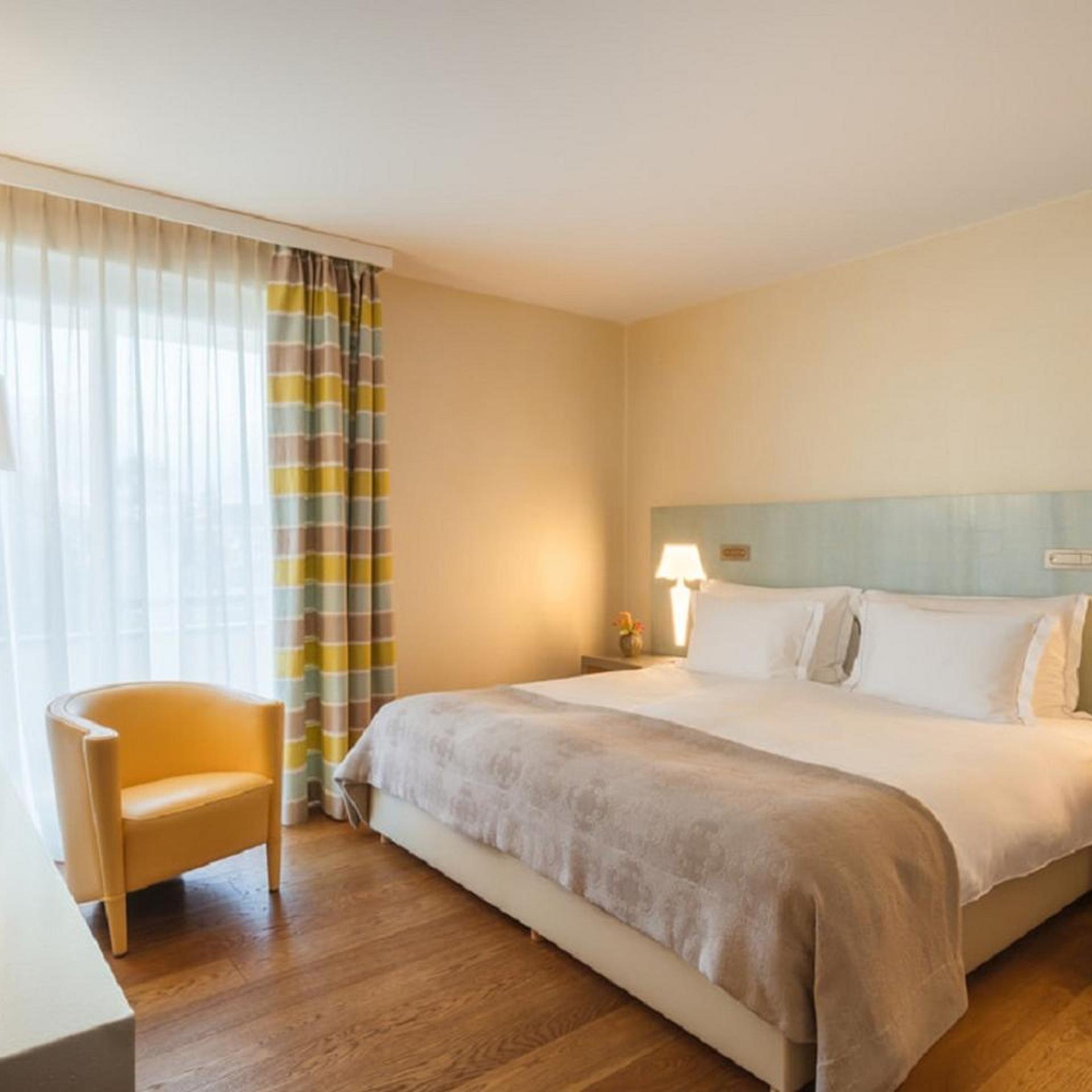 Standard, Double Bed, Mountain View, Small