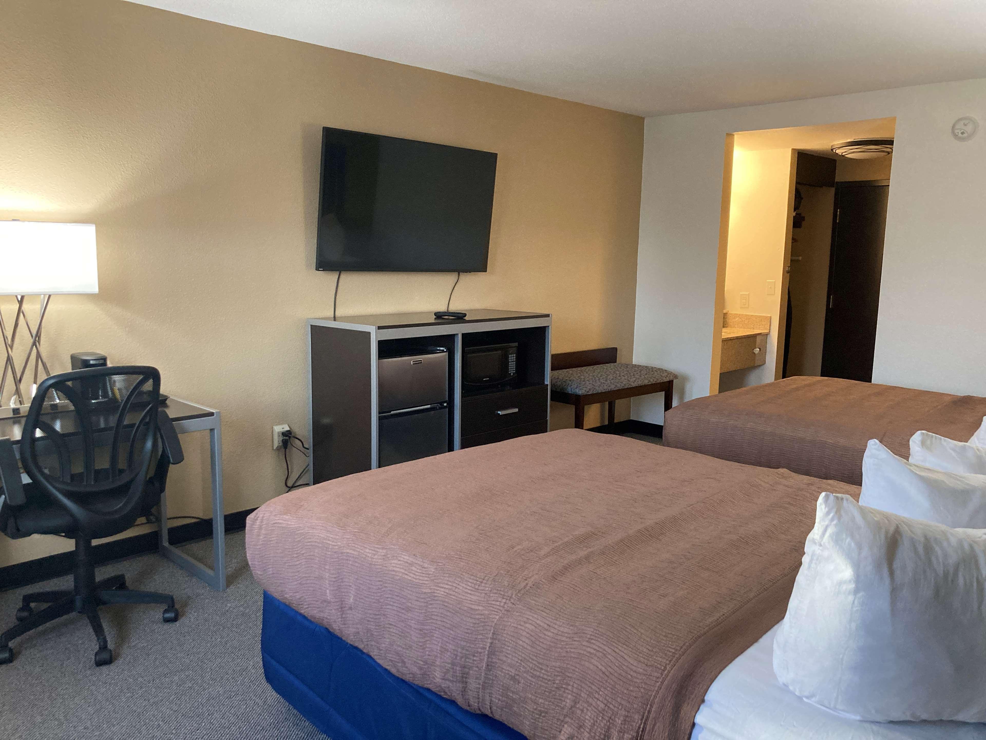 Suite, 2 Queen Beds, Best Western Plus Reading Inn & Suites 4/7