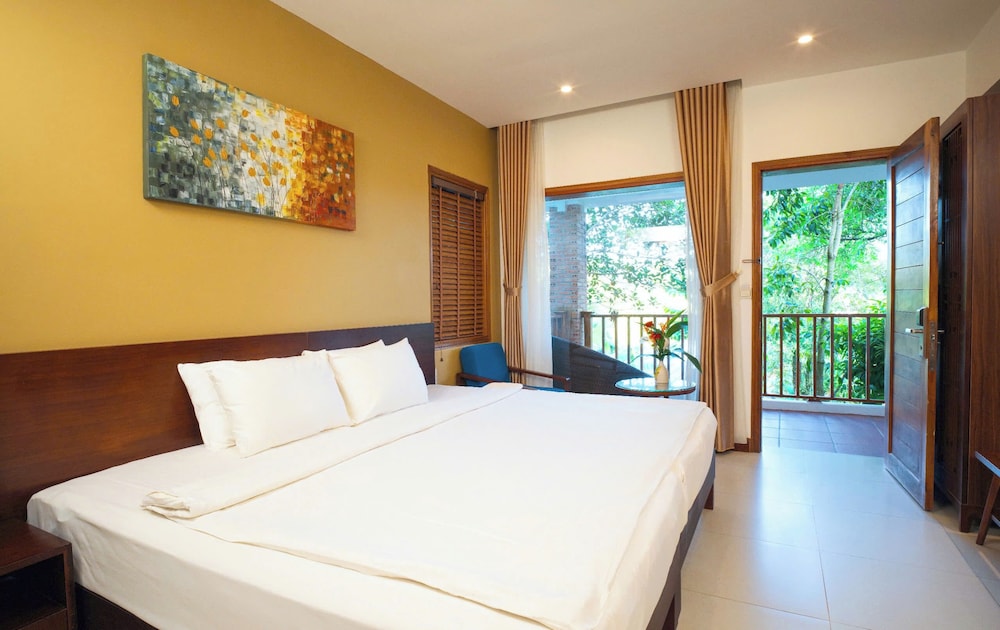 DELUXE, DOUBLE OR TWIN BED, MOUNTAIN VIEW