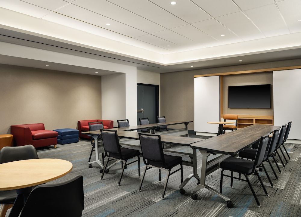 Hyatt House LA University Medical Center 34/48