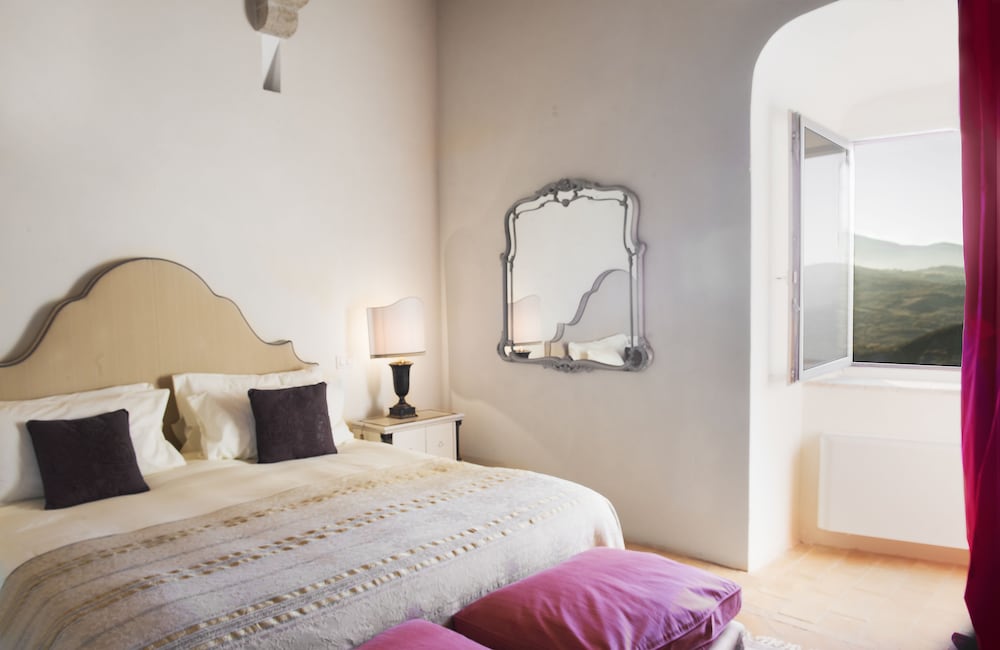 2 Bedrooms, Grand, Suite, 1 King and 1 Single Beds, Valley View