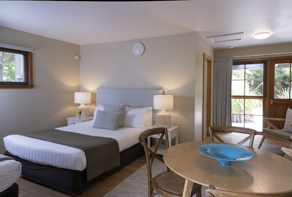 Awaroa Lodge 10/50