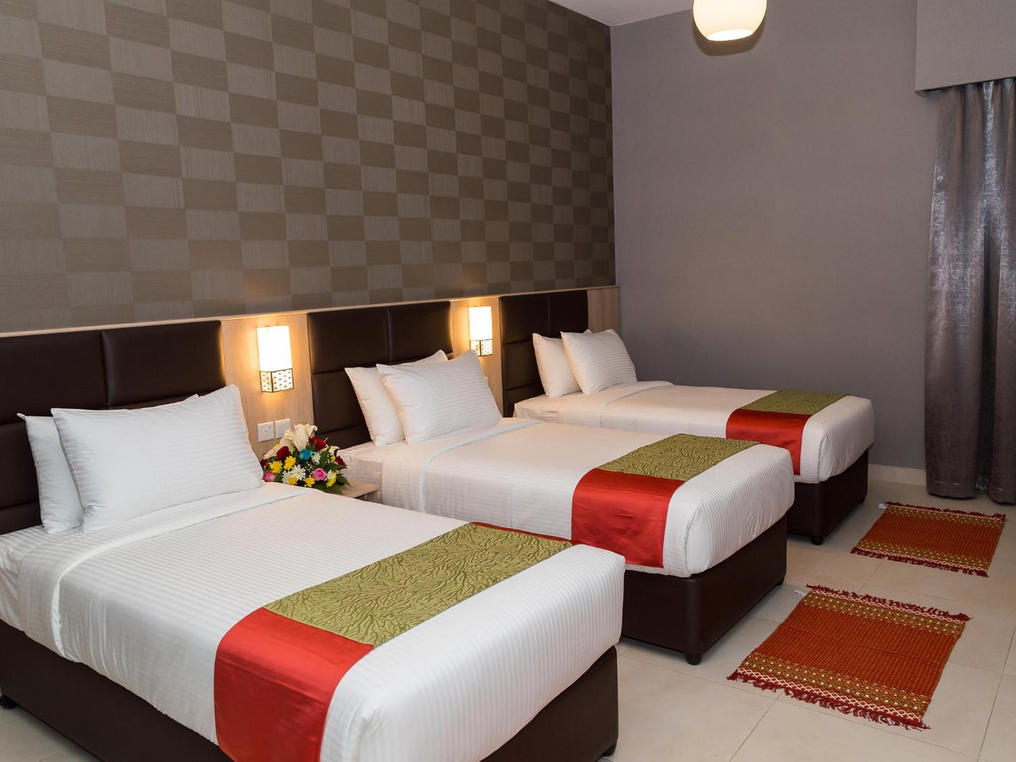 ROOM, TRIPLE