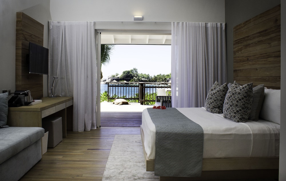 Carana Beach Hotel 18/68