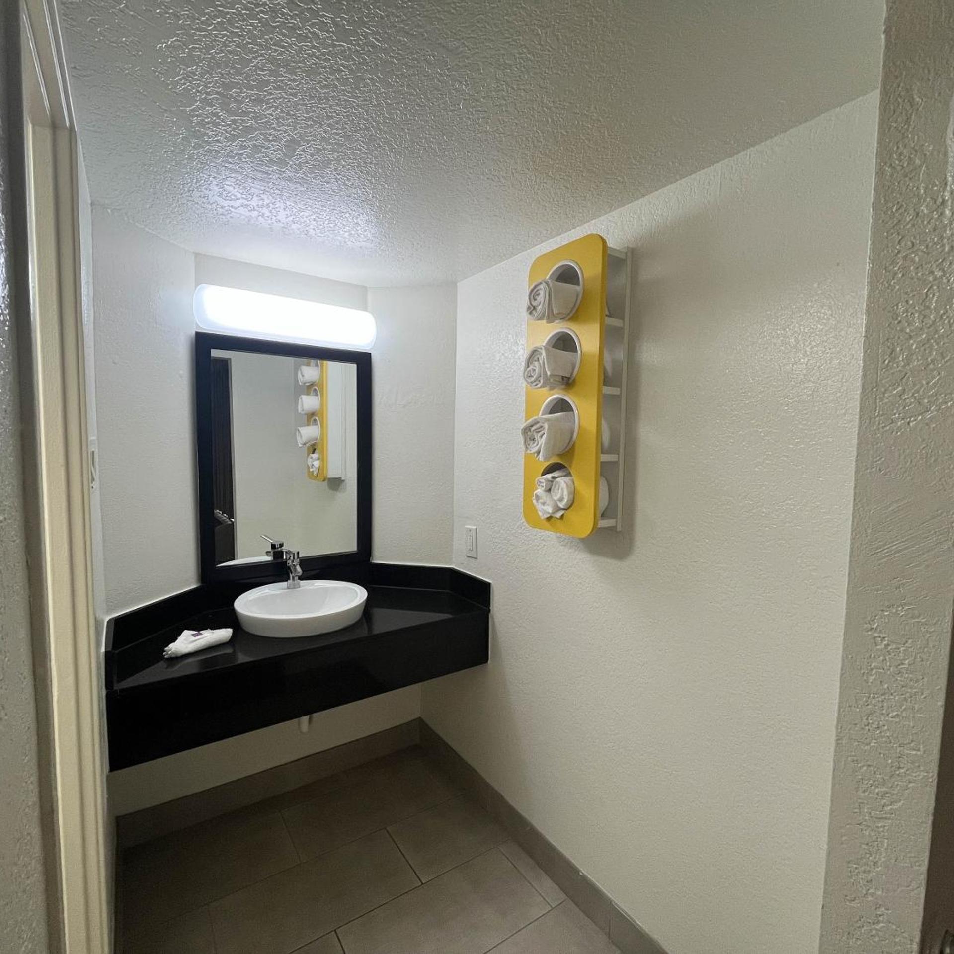 Studio6 Studio6 Suites Euless, TX – DFW West 48/48
