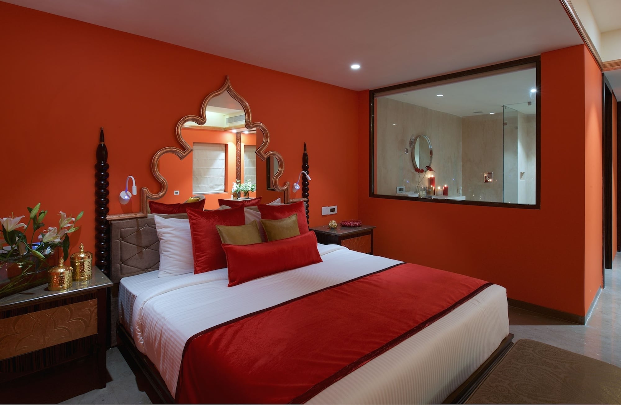LUXURY, SUITE, KING BED, PARTIAL LAKE VIEW, BATHTUB
