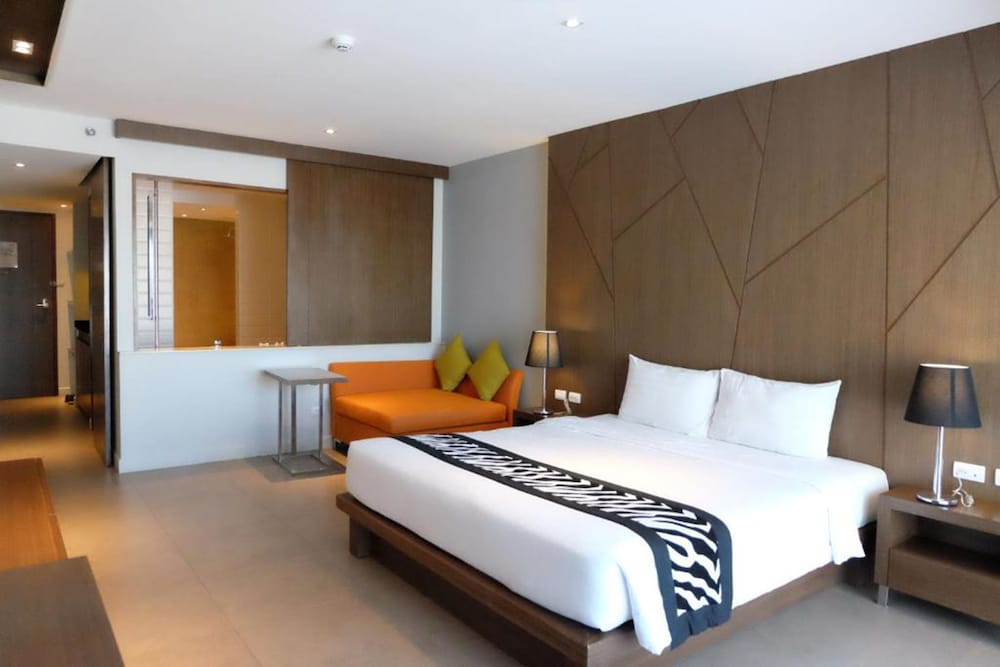 Season Five Hotel 16/53