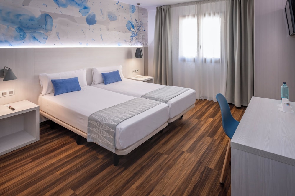 Hostal Opera Ramblas 8/38