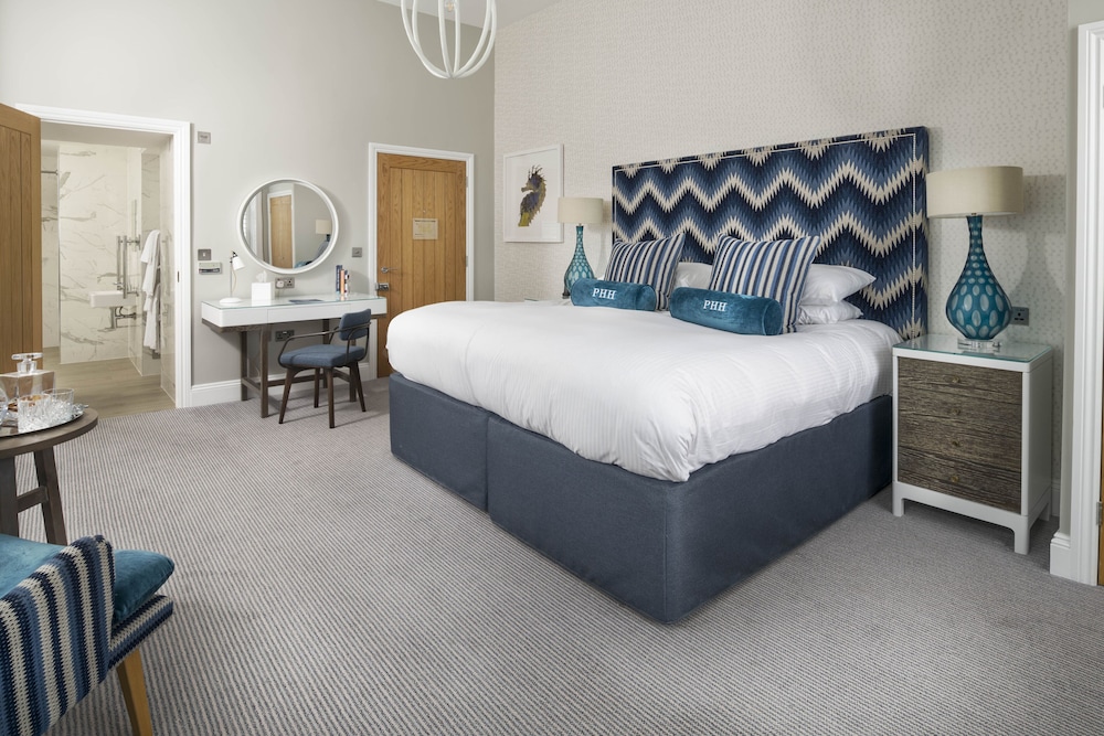 Superior, King Bed, Inland View