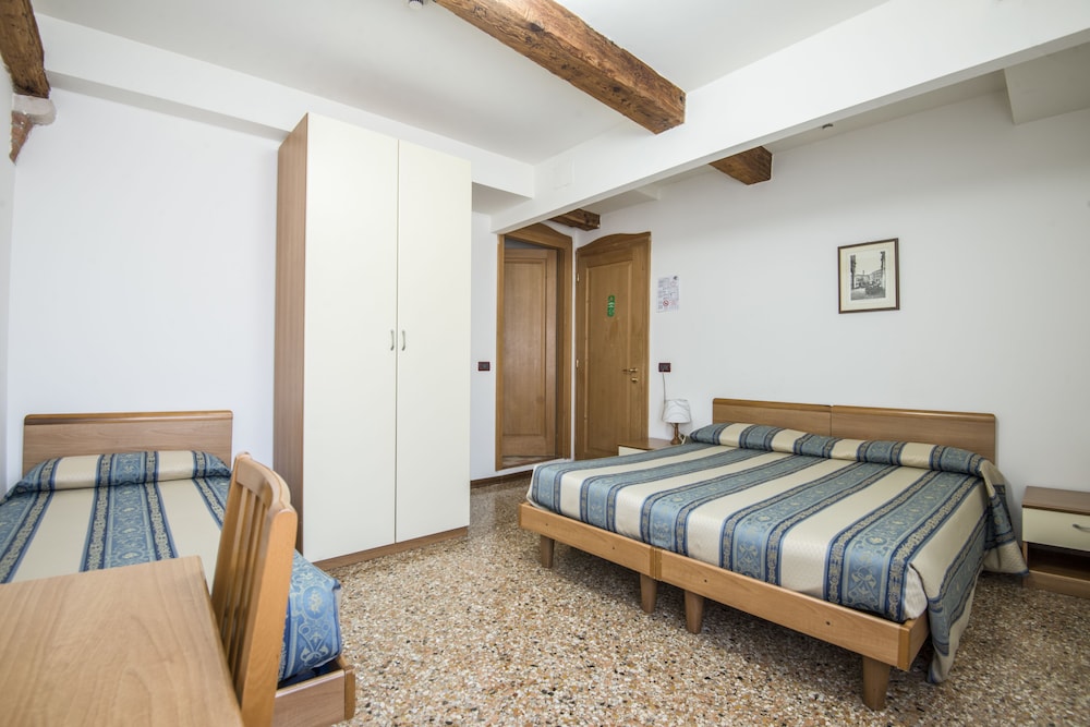 ROOM, TRIPLE, 1 DOUBLE AND 1 SINGLE BED