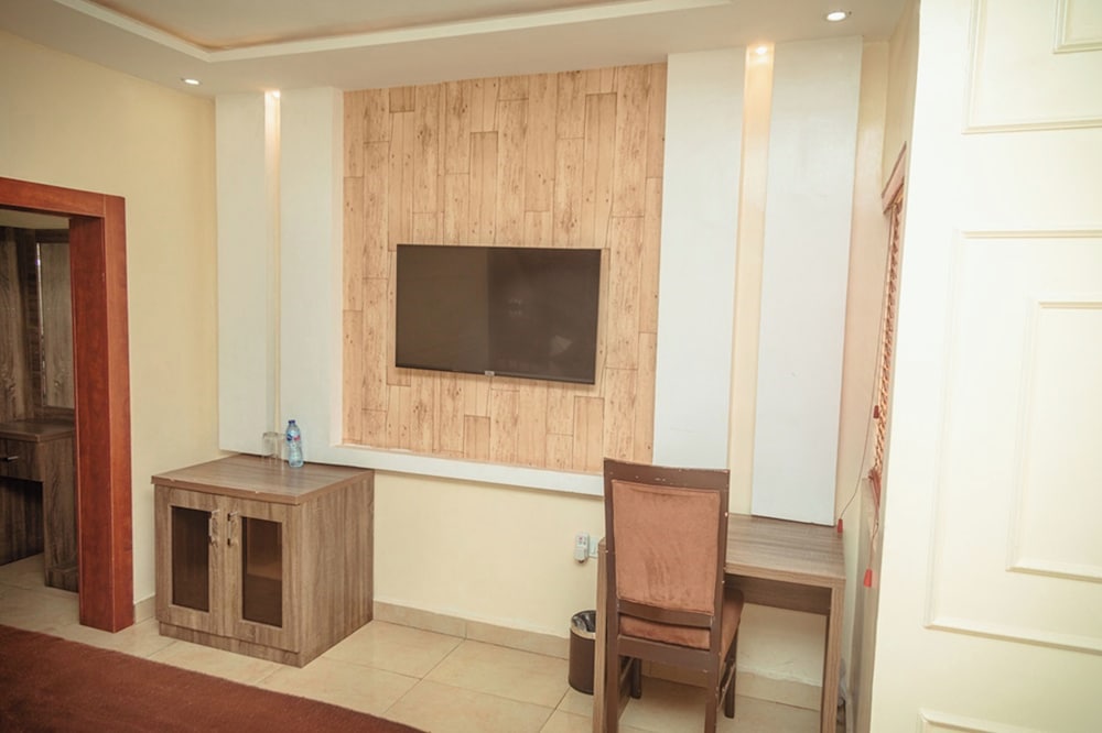 Gold Value Hotels 44/47