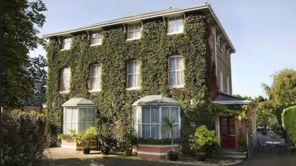 Aberdeen Lodge Dublin 1/50