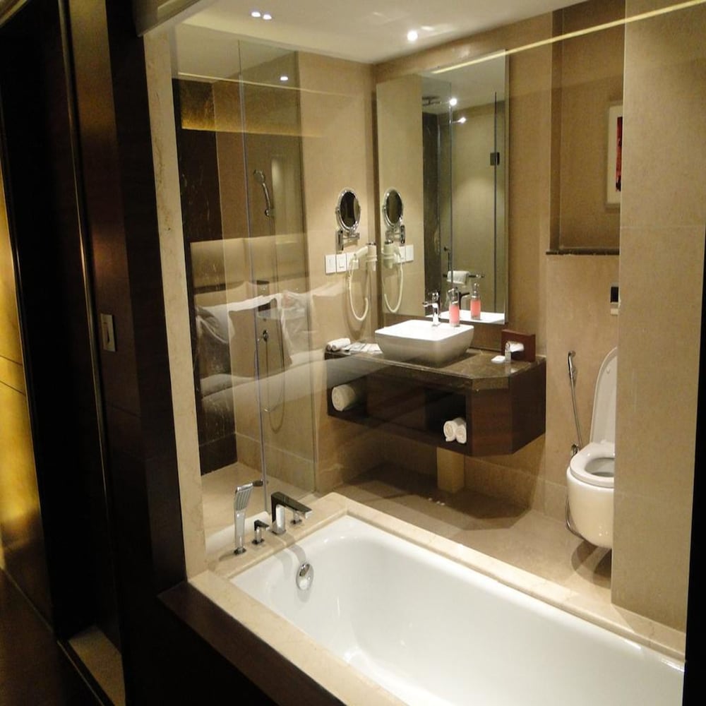 Majestic Court Sarovar Portico 9/46