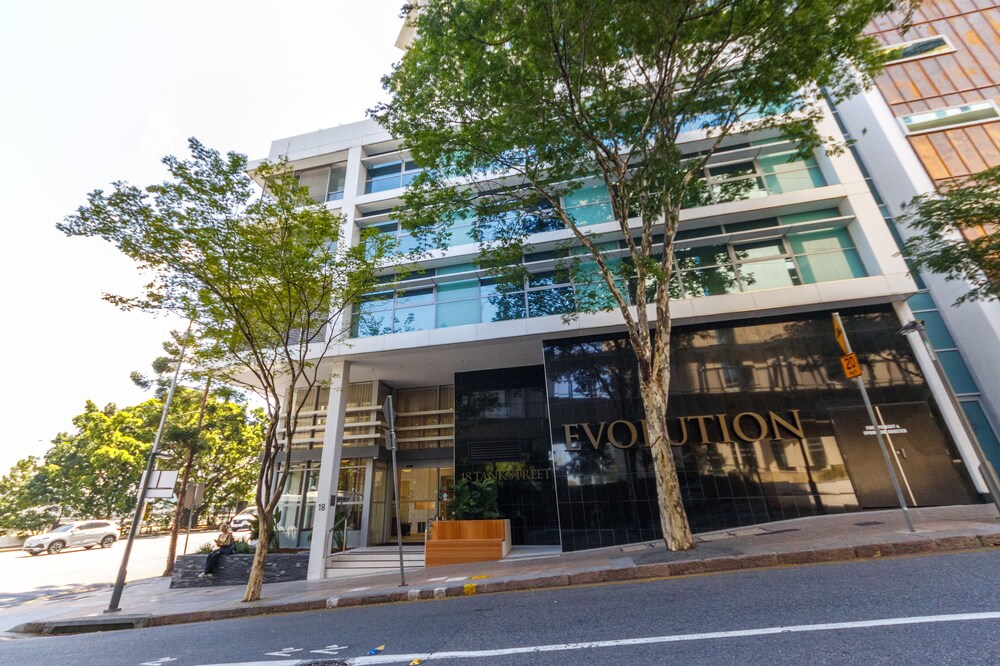 Evolution Apartments 8/76