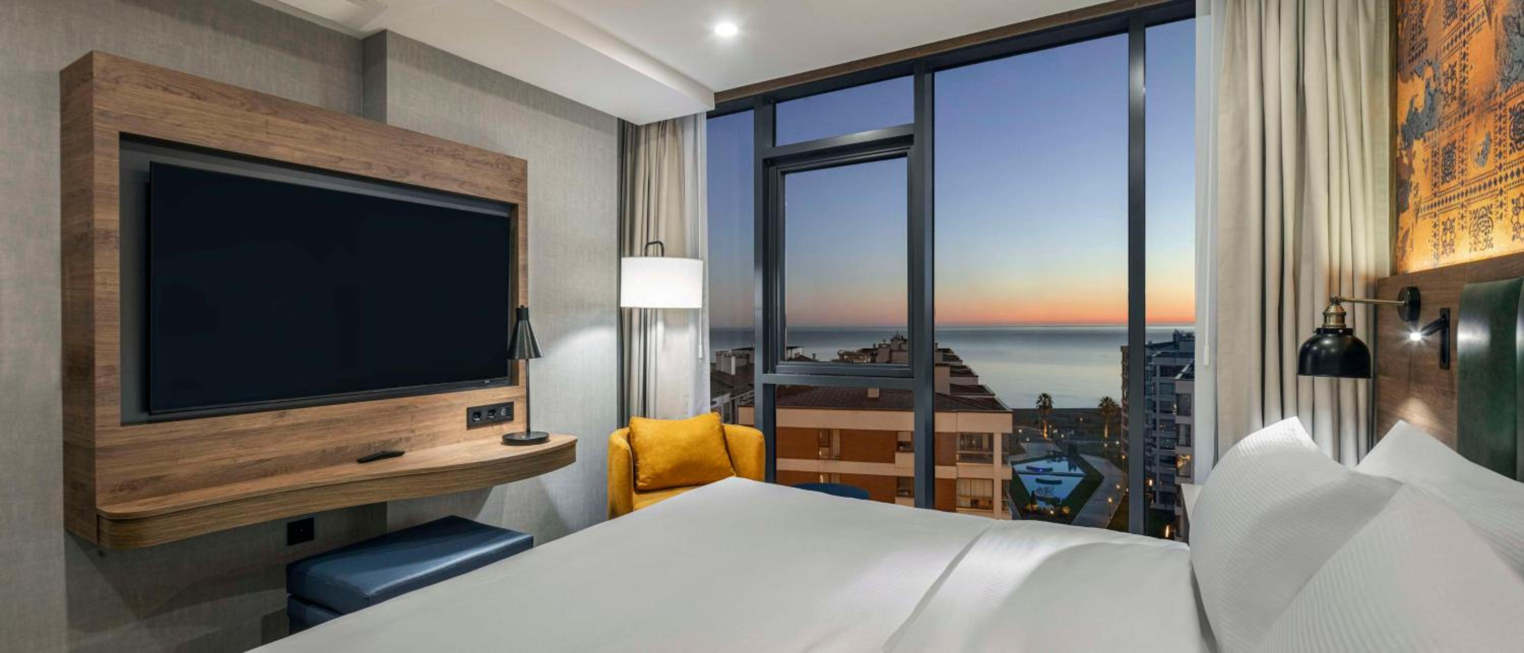 2 Bedrooms, Suite, 2 King Beds, Sea View