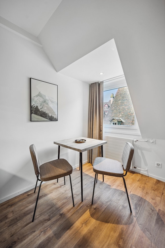 HOTEL BASEL 37/50