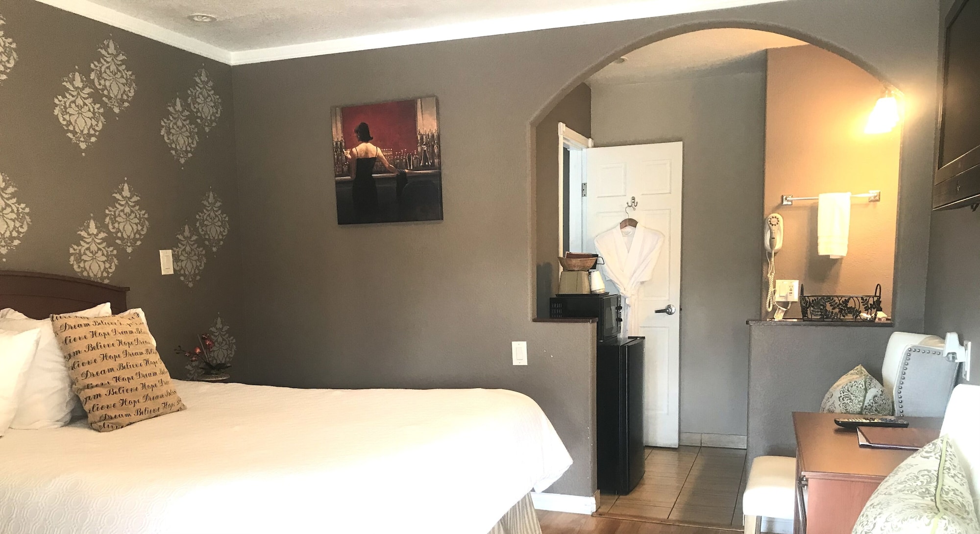 Standard, Queen Bed, Chardonnay Lodge 4/8