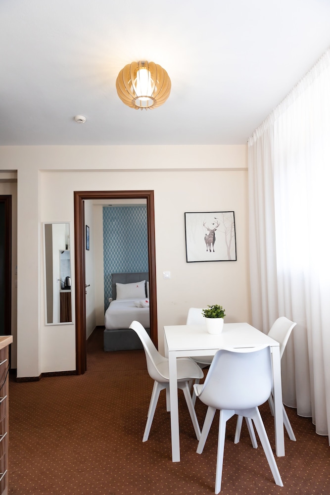 City Plaza Apartments and Rooms 42/49