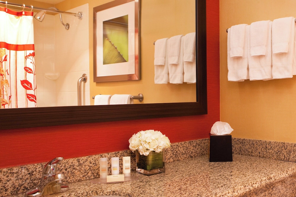 Courtyard By Marriott Alexandria Pentagon South 20/20