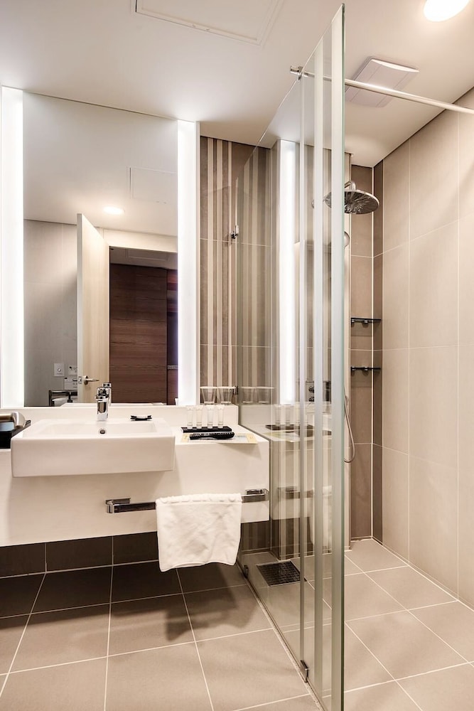 Family, Residence, 1 Double and 1 Single Bed, Golden Tulip Incheon Airport Hotel and Suites 3/3