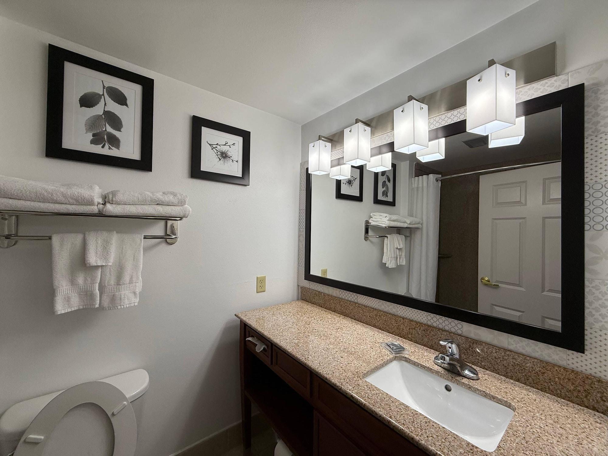 Suite, Multiple Beds, Country Inn & Suites by Radisson Harrisburg Hershey West PA 3/4