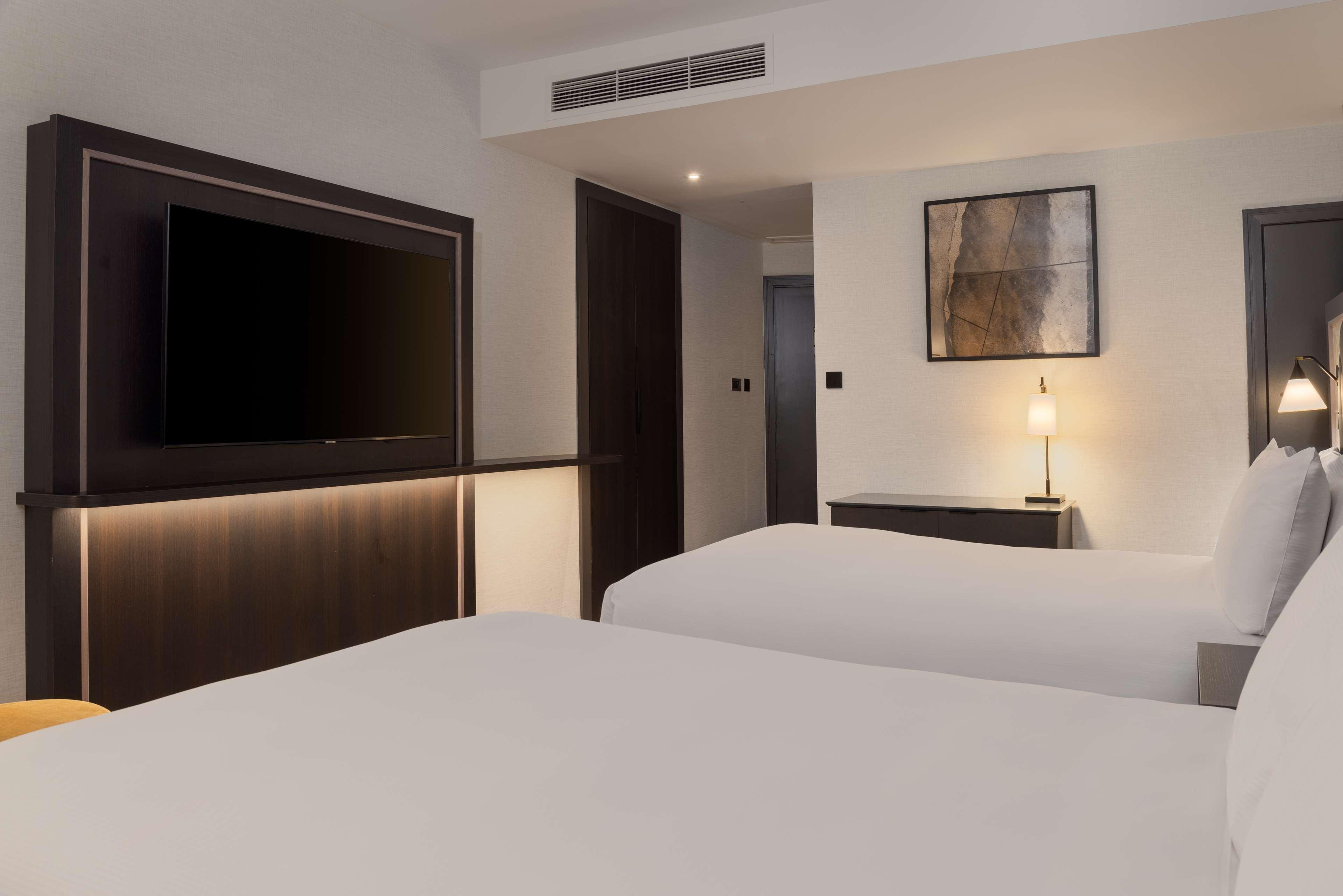غرفة ديلوكس عائلية بسرير مزدوج، Hilton Cardiff Hotel 3/5