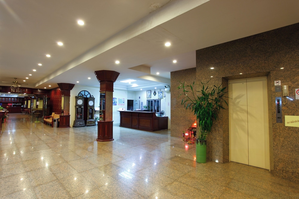 Chumphon Palace Hotel 10/47