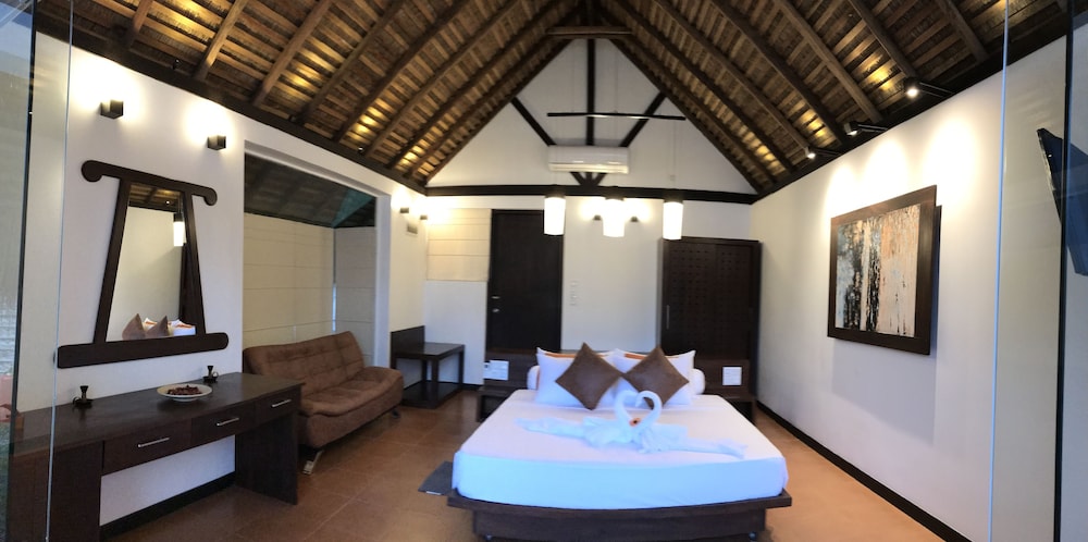 Blue Whale Beach Boutique Resort 11/29