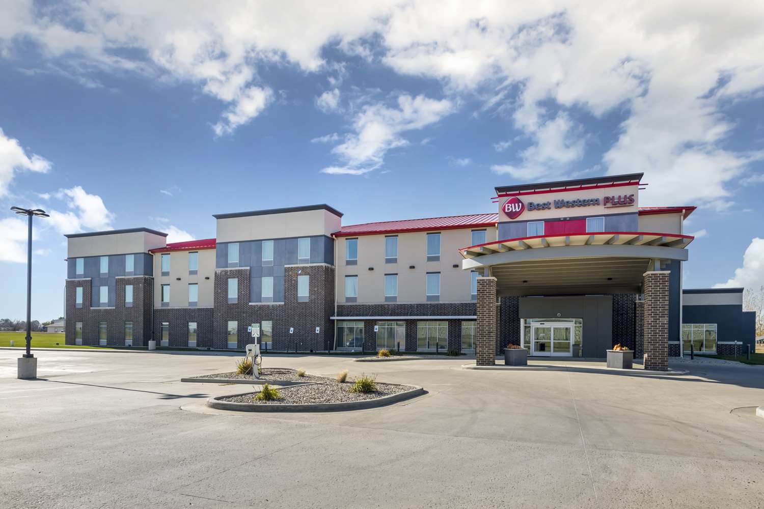 Best Western Plus Lakeview Hotel 48/48