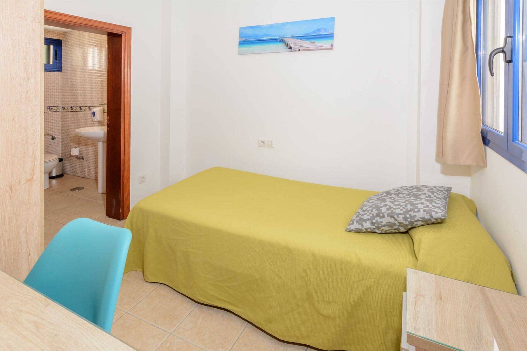 ROOM, SINGLE, PRIVATE BATHROOM
