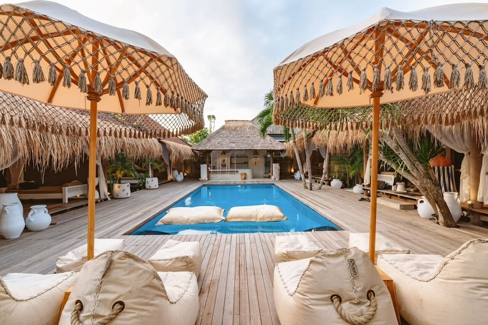 Castaway Resort 27/48