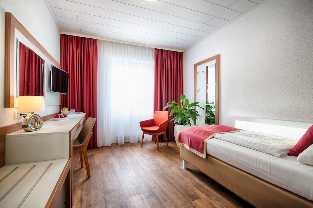Hotel Senator 25/50