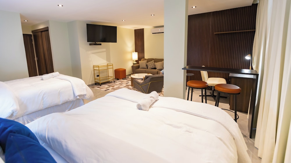 LUXURY, SUITE