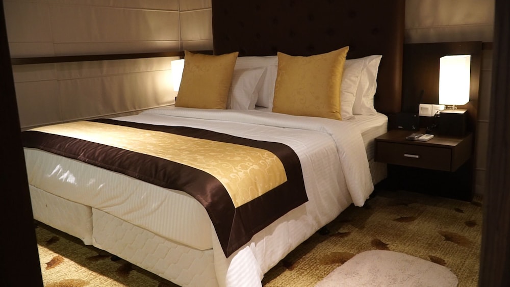 FAMILY, MULTIPLE BEDS