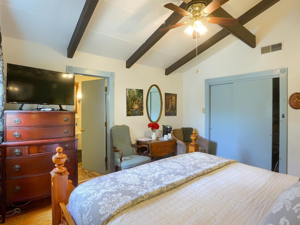Woods, Penthouse, King Bed