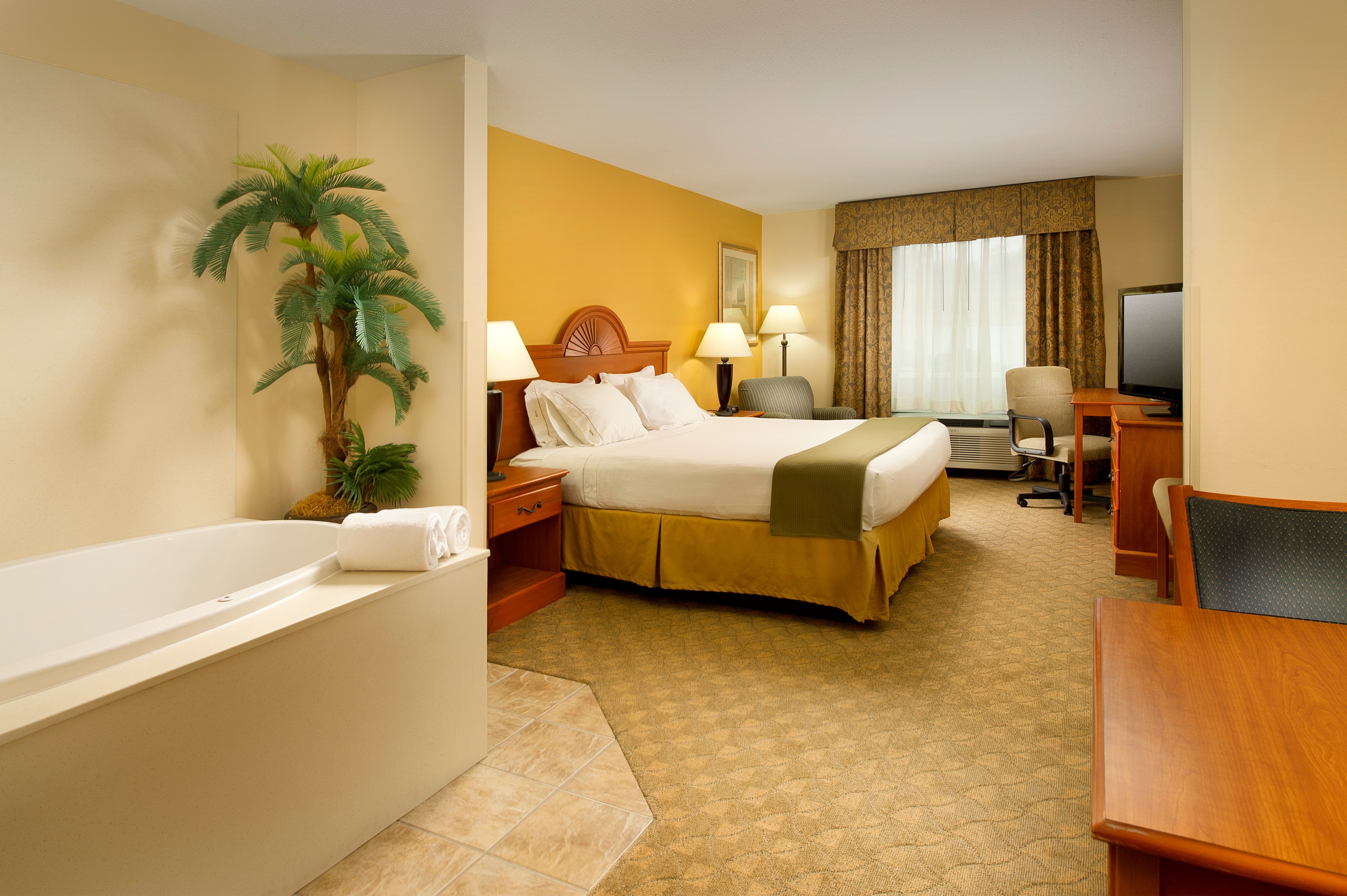 Holiday Inn Express & Suites Lenoir City (Knoxville Area) 9/25