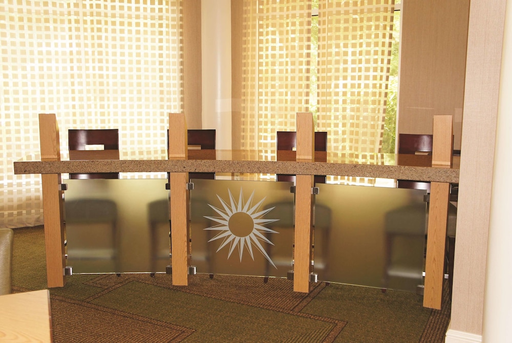 La Quinta Inn & Suites by Wyndham Houston Bush IAH South 37/46