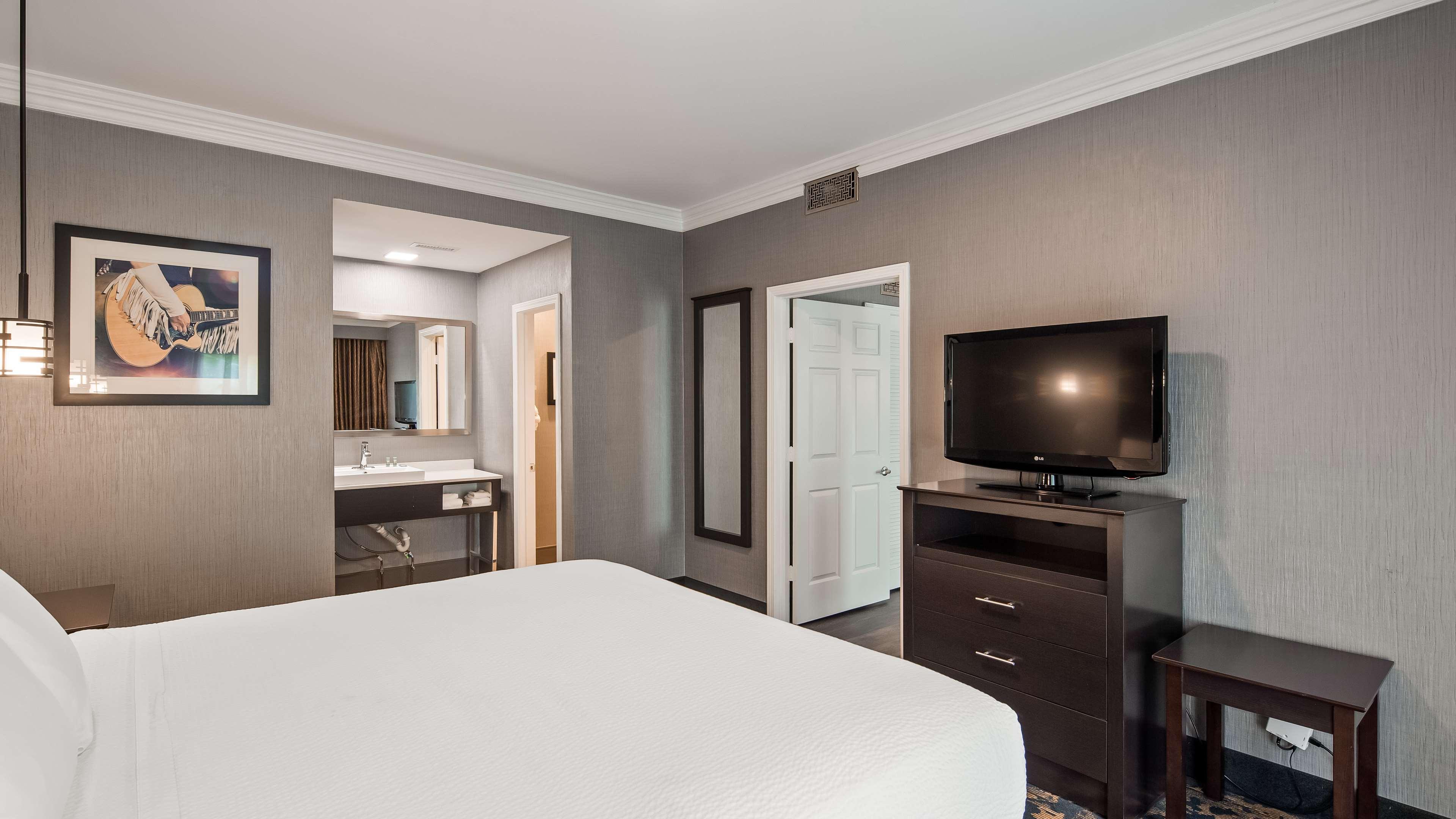 Suite, King Bed