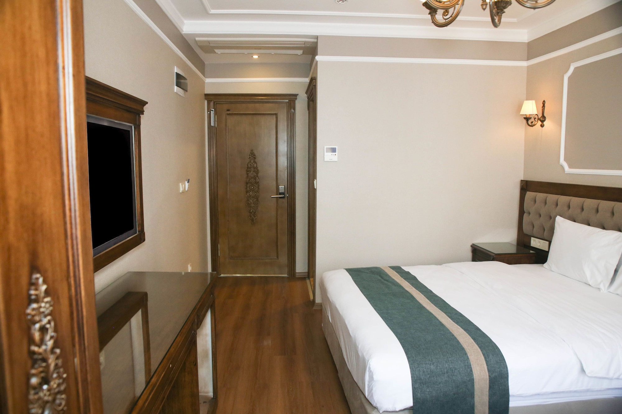 ECONOMY, QUEEN BED