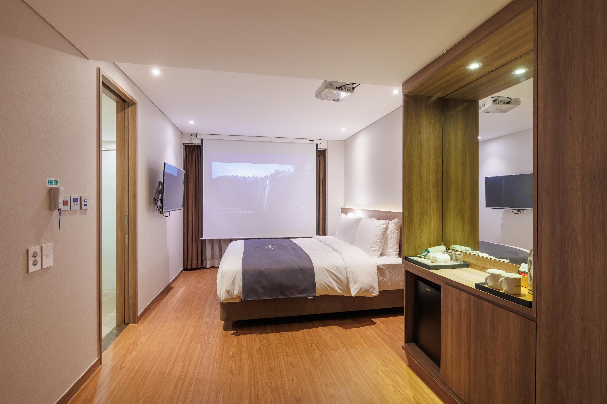 Cinema, Deluxe, King Bed