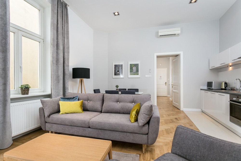Venetian House Market Square Aparthotel 32/47