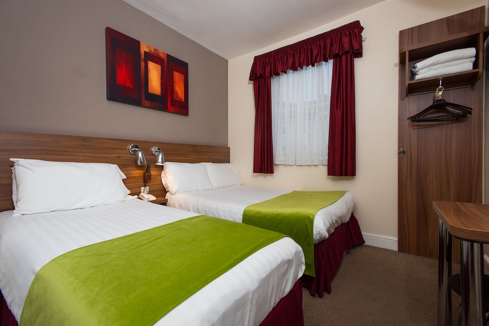 The Dover Hotel 10/43