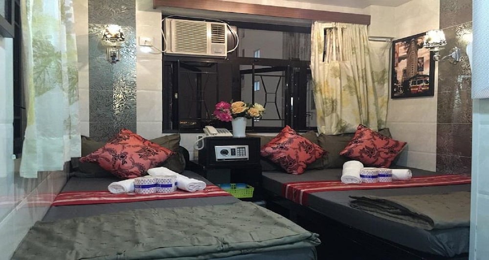 Rich Hotel 34/50